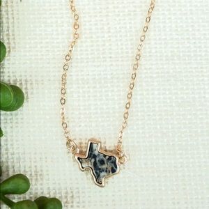 Ivory Marbled Texas necklace with earrings